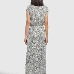 Khujo Damen Kleid - MIRNA GEPARD AOP -Günstiges Marikoo Geschäft Damen Kleid MIRNA GEPARD AOP pdstandard 624975 0001 modelback 1