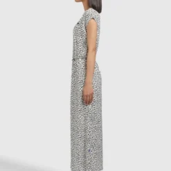 Khujo Damen Kleid - MIRNA GEPARD AOP -Günstiges Marikoo Geschäft Damen Kleid MIRNA GEPARD AOP pdstandard 624975 0001 modelside 1