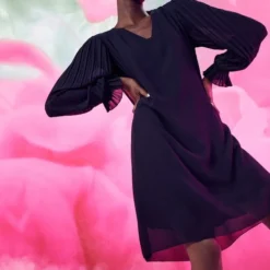 CARTOON Damen Plisseekleid -Günstiges Marikoo Geschäft Damen Plisseekleid pdstandard 679544 0001 marketplace main 1