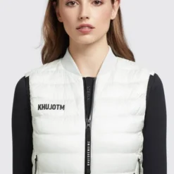 Khujo Damen Weste - STACY SHINY -Günstiges Marikoo Geschäft Damen Weste STACY SHINY pdstandard 656972 0001 modeldetail 1